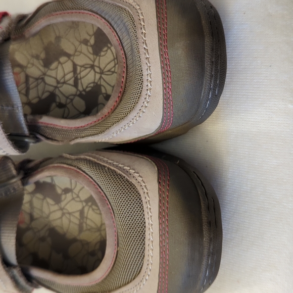 MERRELL Shoes - Picture 5 of 16